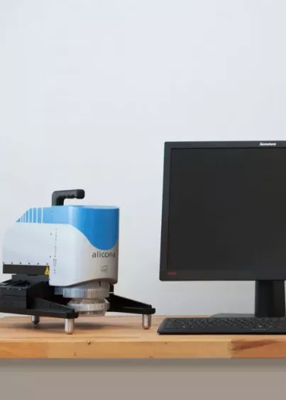 Stanowisko pomiarowe IF-PortableRL: głowica pomiarowa, komputer i&nbsp;jednostka sterująca do pomiaru nierówności i&nbsp;kształtu 2D/3D