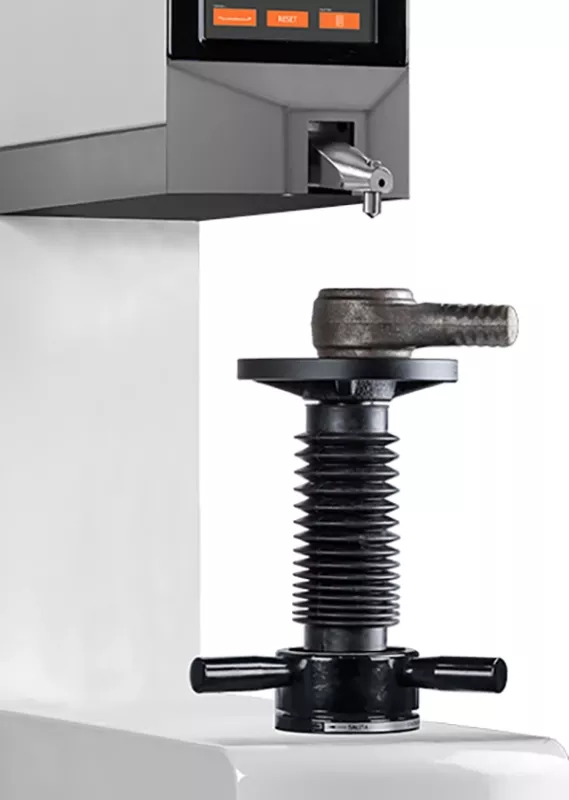 Automatyczny twardościomierz Rockwella ATI IN – urządzenie do pomiaru twardości