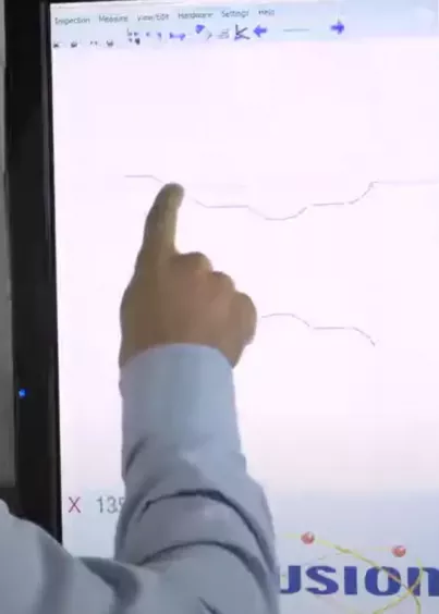 Dotykowa obsługa oprogramowania Fusion na projektorze pomiarowym Baty – wygodne uruchamianie pomiarów