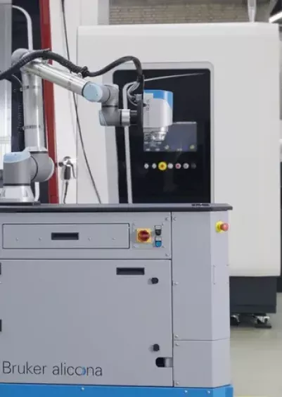 Stanowisko Bruker Alicona Cobot do optycznych pomiarów 3D w&nbsp;zakładzie produkcyjnym