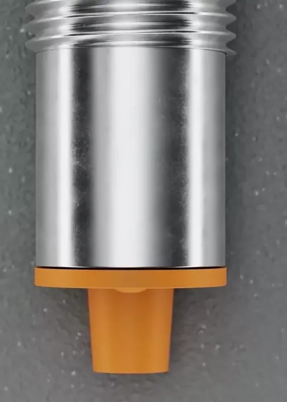 Detal metalowego elementu z&nbsp;powłoką – próbka do analizy XRF (FISCHERSCOPE XDAL)