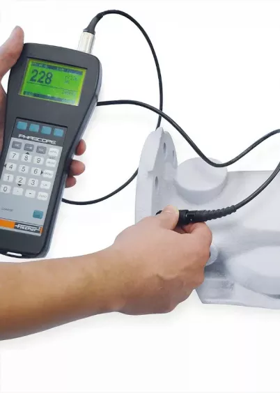 Pomiar grubości powłok sondą – PHASCOPE&reg; PMP10 DUPLEX (wyniki na ekranie)