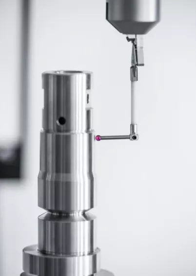 Detal mocowania sondy pomiarowej Formline F900 z&nbsp;układem magnetycznym