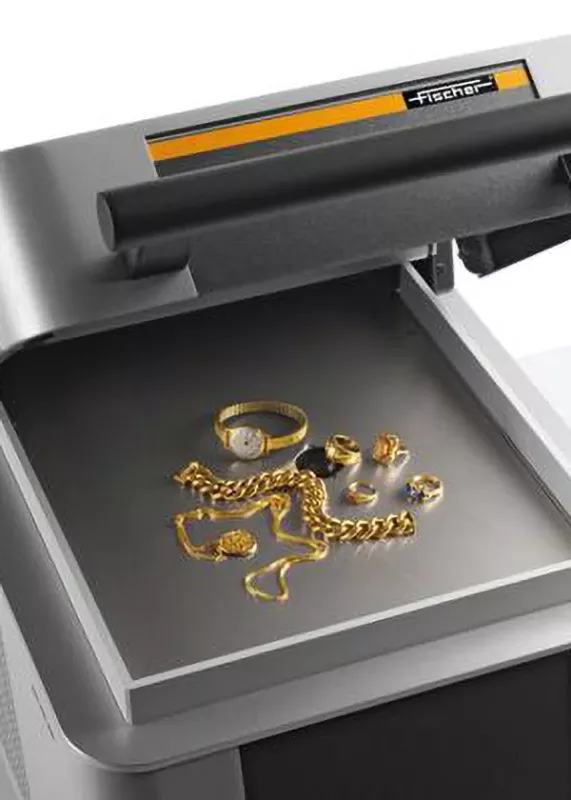 Spektrometr XRF GOLDSCOPE SD Pro – pomiar składu złotej biżuterii w&nbsp;komorze pomiarowej