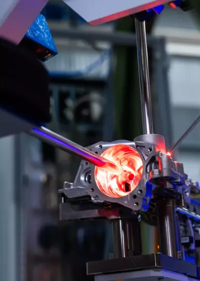 System pomiarowy Visionline B20 Hommel-Etamic analizujący wnętrze detalu aluminiowego