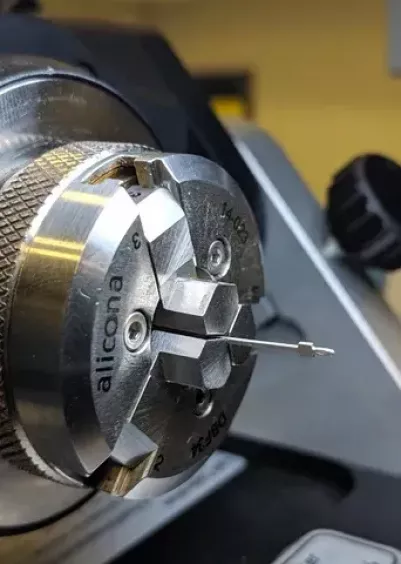 Kolorowa mapa odchyłek 3D i&nbsp;porównanie geometrii pinów w&nbsp;pomiarze InfiniteFocusSL