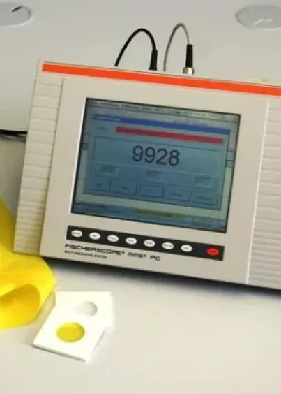 Pomiar grubości tkaniny przy użyciu FISCHERSCOPE MMS PC2