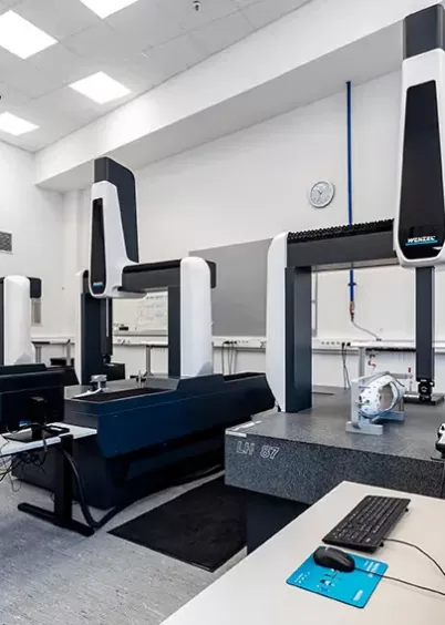 Laboratorium pomiarowe z&nbsp;maszynami współrzędnościowymi WENZEL LH 87