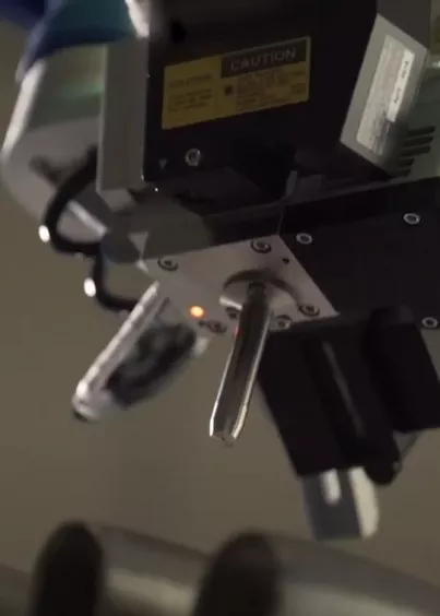 Laser i&nbsp;system wideo w&nbsp;dyfraktometrze Stress-X do bezkontaktowego ustawiania punktu pomiaru