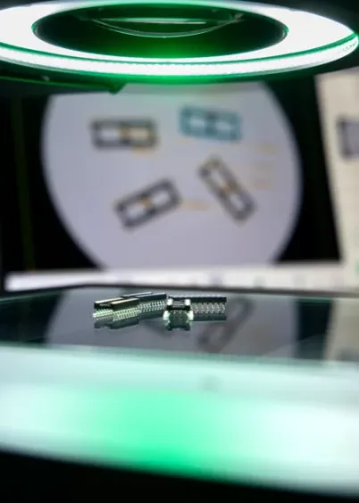 Optyczna maszyna pomiarowa Venture FV2020 – pomiar elementów z&nbsp;podglądem na ekranie