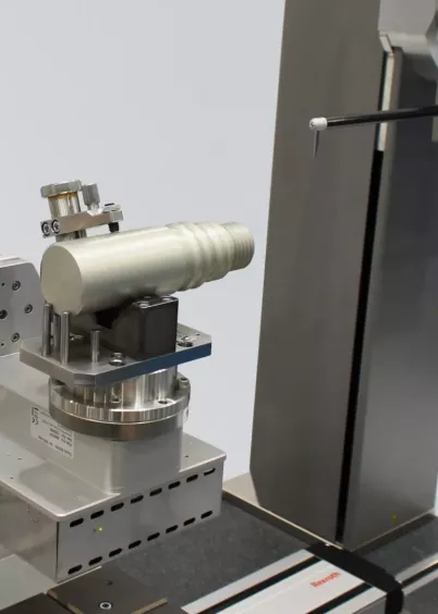 Sonda pomiarowa profilometru Waveline W812C Digiscan w&nbsp;trakcie pomiaru konturu