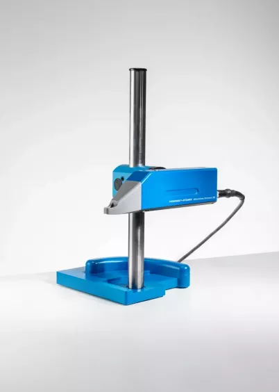 Urządzenie Hommel-Etamic Waveline Xmove 20 na stole granitowym do pomiaru powierzchni