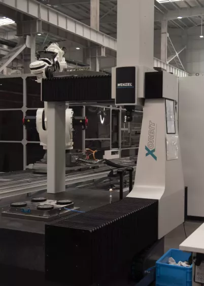 Zautomatyzowany system pomiarowy WENZEL XOrbit XOplus 77 z&nbsp;robotem przemysłowym