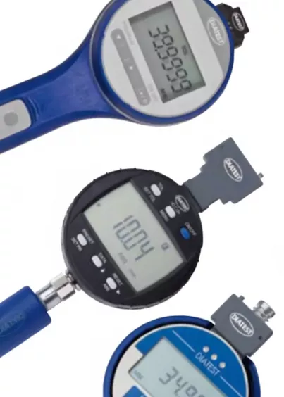 Trzy wskaźniki cyfrowe DIATEST z&nbsp;gniazdami transmisji danych – szybka akwizycja wyników pomiarów