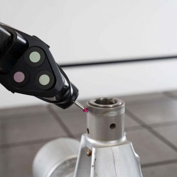 przenosna-wspolrzednosciowa-maszyna-pomiarowa-CMM-HandyPROBE