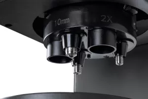 Zbliżenie głowicy twardościomierza Brinella ATI B3000 z&nbsp;kulką 10 mm HBW.