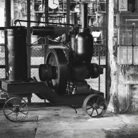 Zabytkowa maszyna z&nbsp;ekspozycji Muzeum Hutnictwa Cynku w&nbsp;Katowicach.