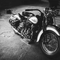 Zabytkowy motocykl prezentowany na ekspozycji Muzeum Hutnictwa Cynku.