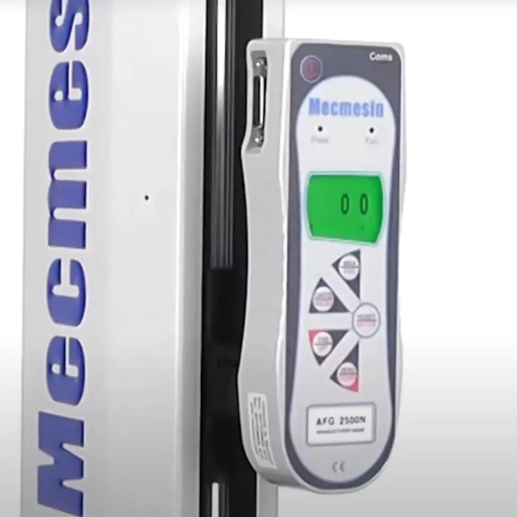 Cyfrowy miernik siły Mecmesin AFG zamontowany na statywie MultiTest-dV