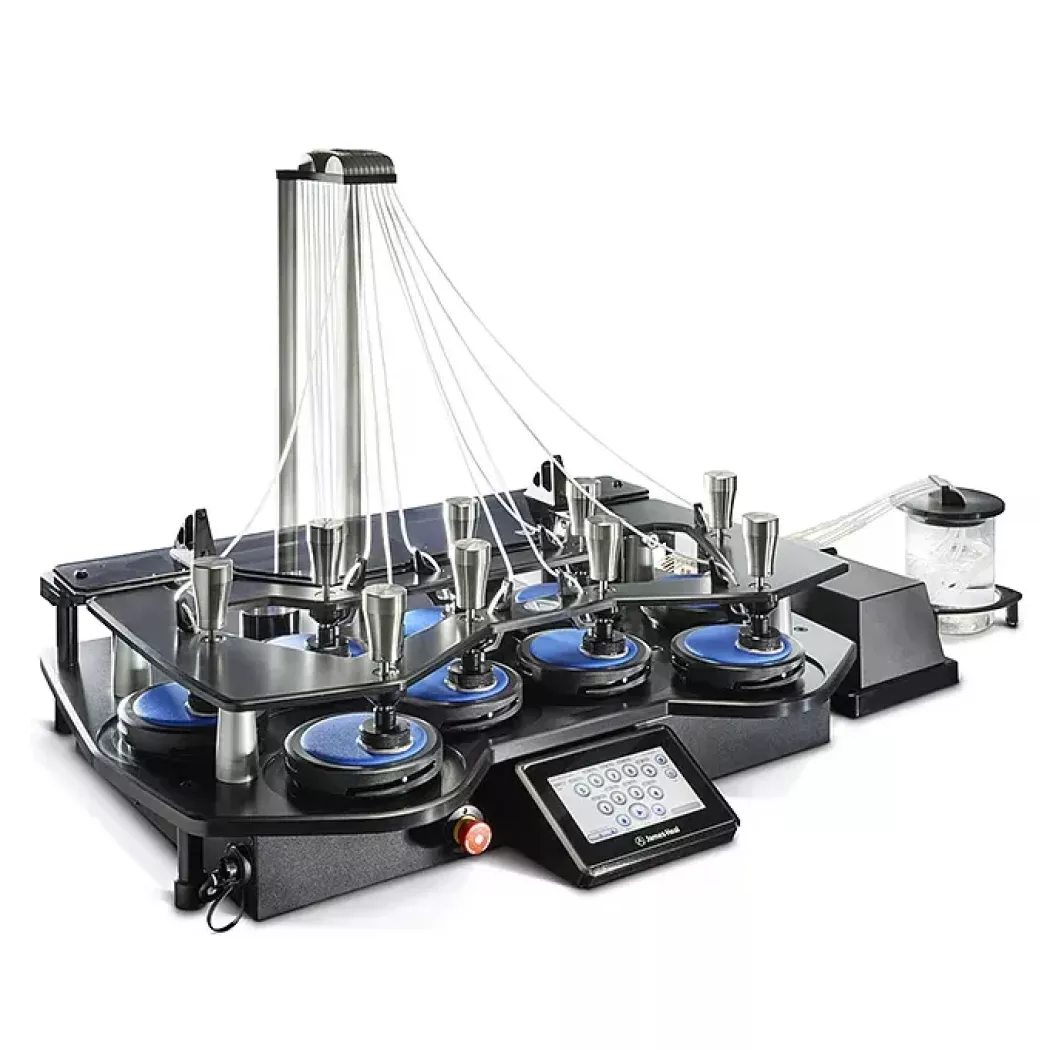 Główne ujęcie urządzenia AquAbrasion firmy James Heal – wielostanowiskowy tester ścieralności na mokro tkanin