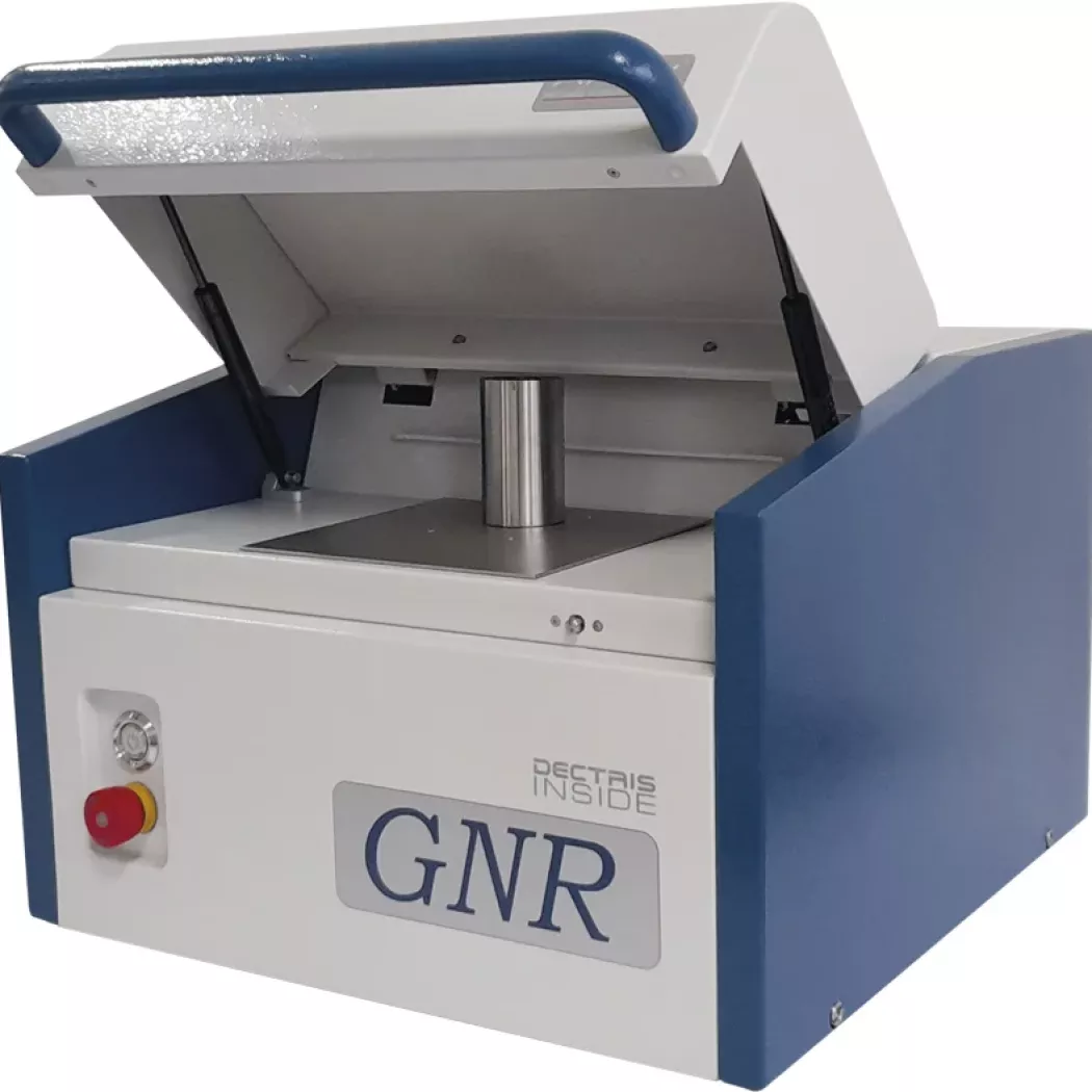 Kompaktowy AreX z&nbsp;otwartą pokrywą i&nbsp;stolikiem pomiarowym – wersja stołowa