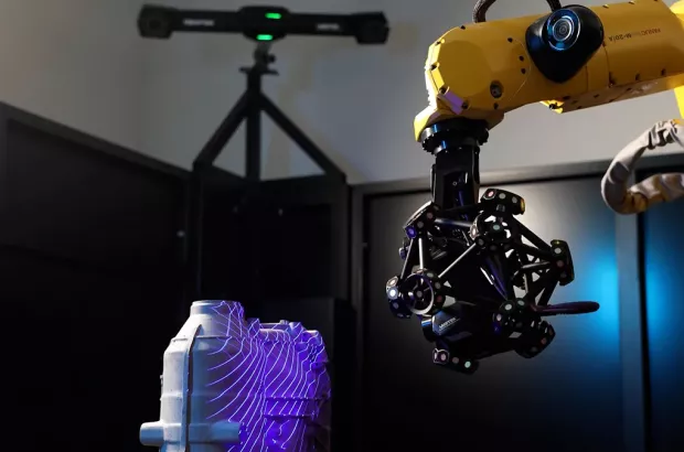 Robot z&nbsp;głowicą MetraSCAN i&nbsp;systemem śledzącym skanuje odlew
