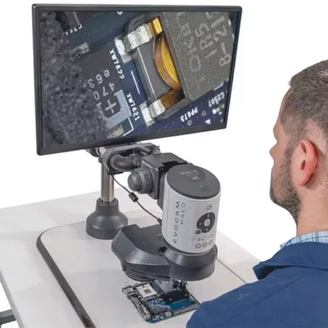 Mikroskop inspekcyjny EVO Cam Halo z&nbsp;ramieniem wieloosiowym – inspekcja PCB