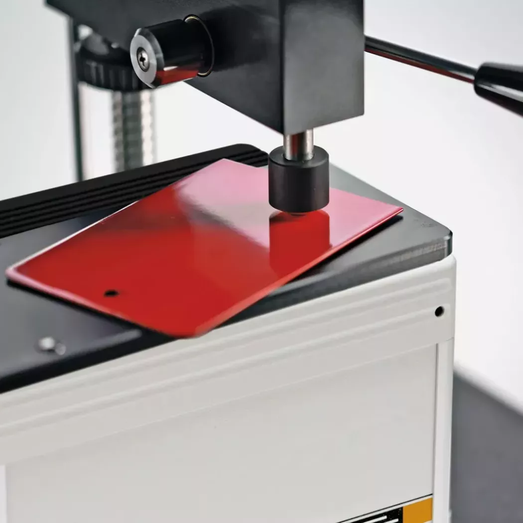 Pomiar twardości powłoki lakierniczej (lakieru) – FISCHERSCOPE HM2000S