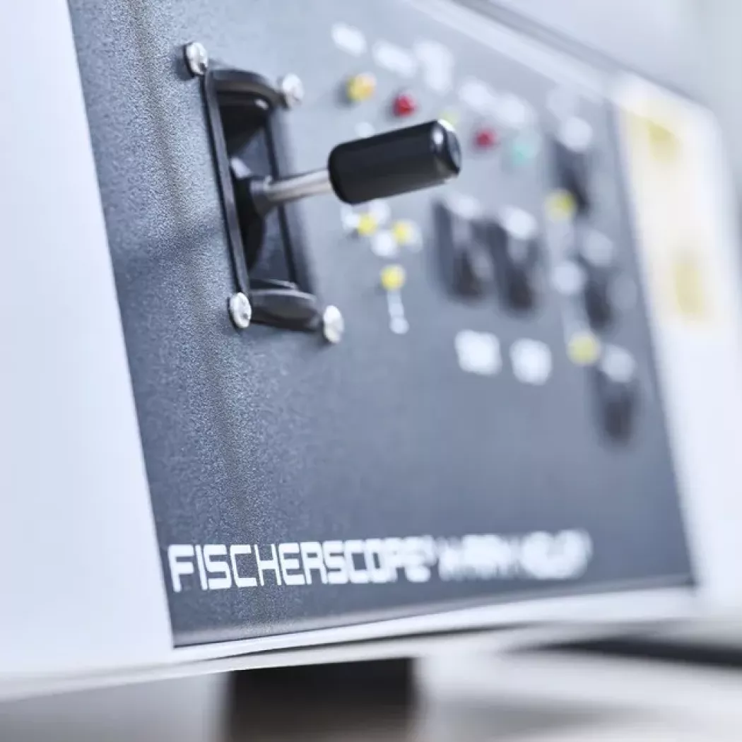 Panel sterowania i elementy bezpieczeństwa w FISCHERSCOPE X-RAY XDLM 237