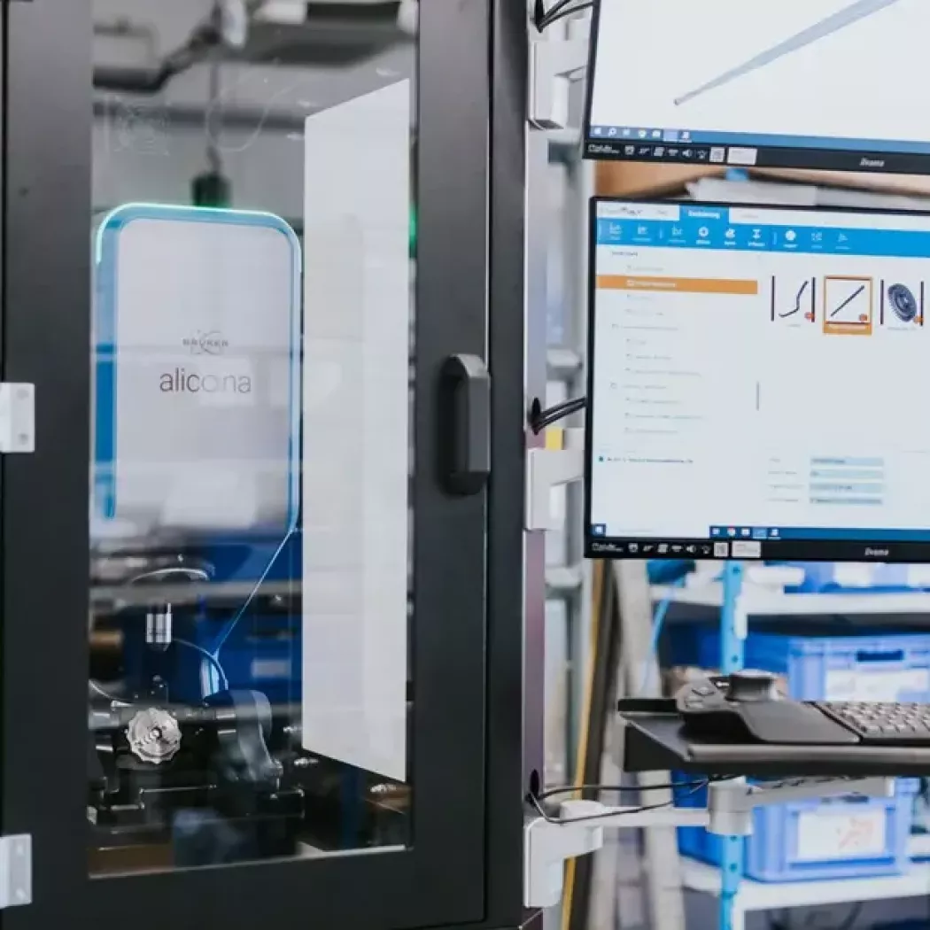 Urządzenie FocusX w&nbsp;obudowie shopfloor z&nbsp;monitorem – pomiary 3D i&nbsp;analiza wyników