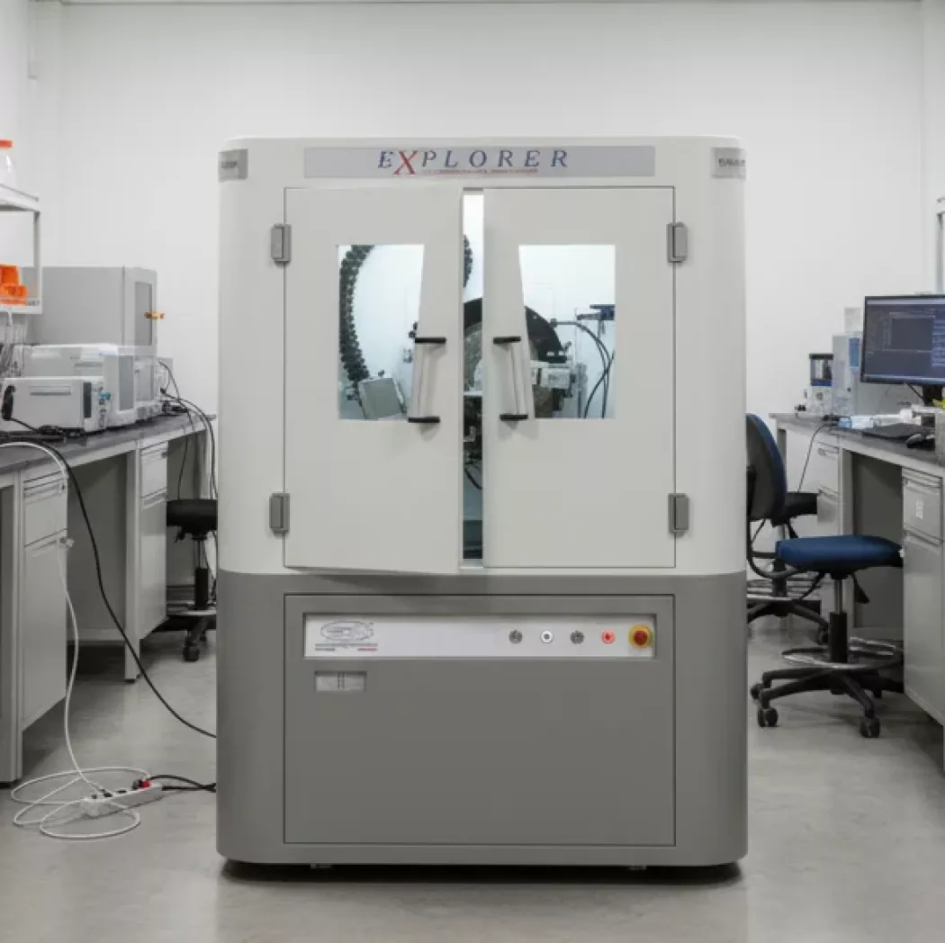 Dyfraktometr XRD GNR Explorer zainstalowany w&nbsp;laboratorium.