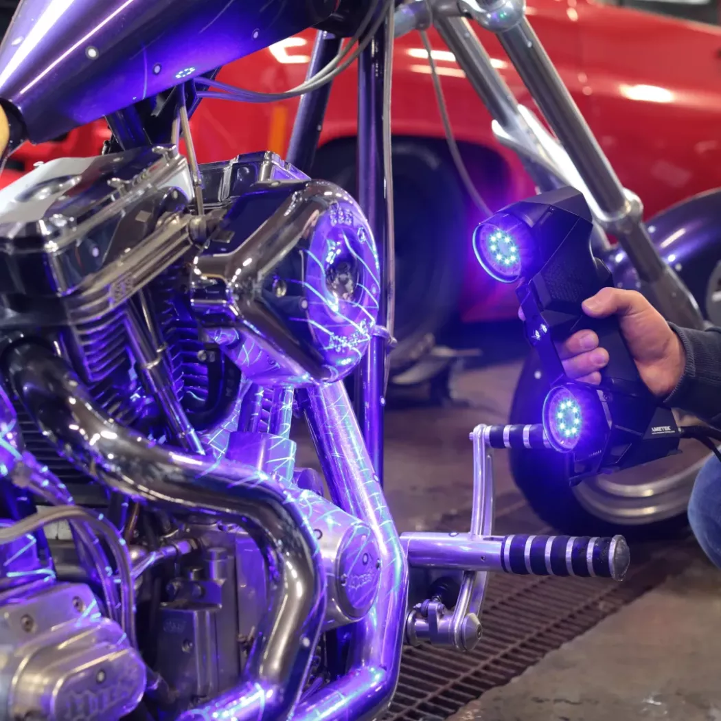 Skanowanie 3D silnika i&nbsp;elementów motocykla skanerem HandySCAN BLACK Elite