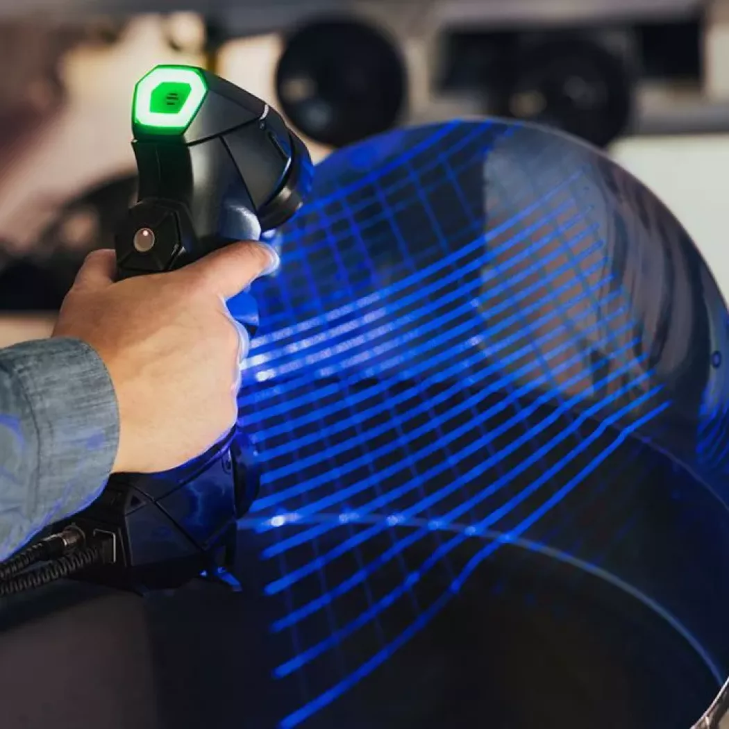 Niebieskie linie skanujące generowane przez skaner HandySCAN BLACK