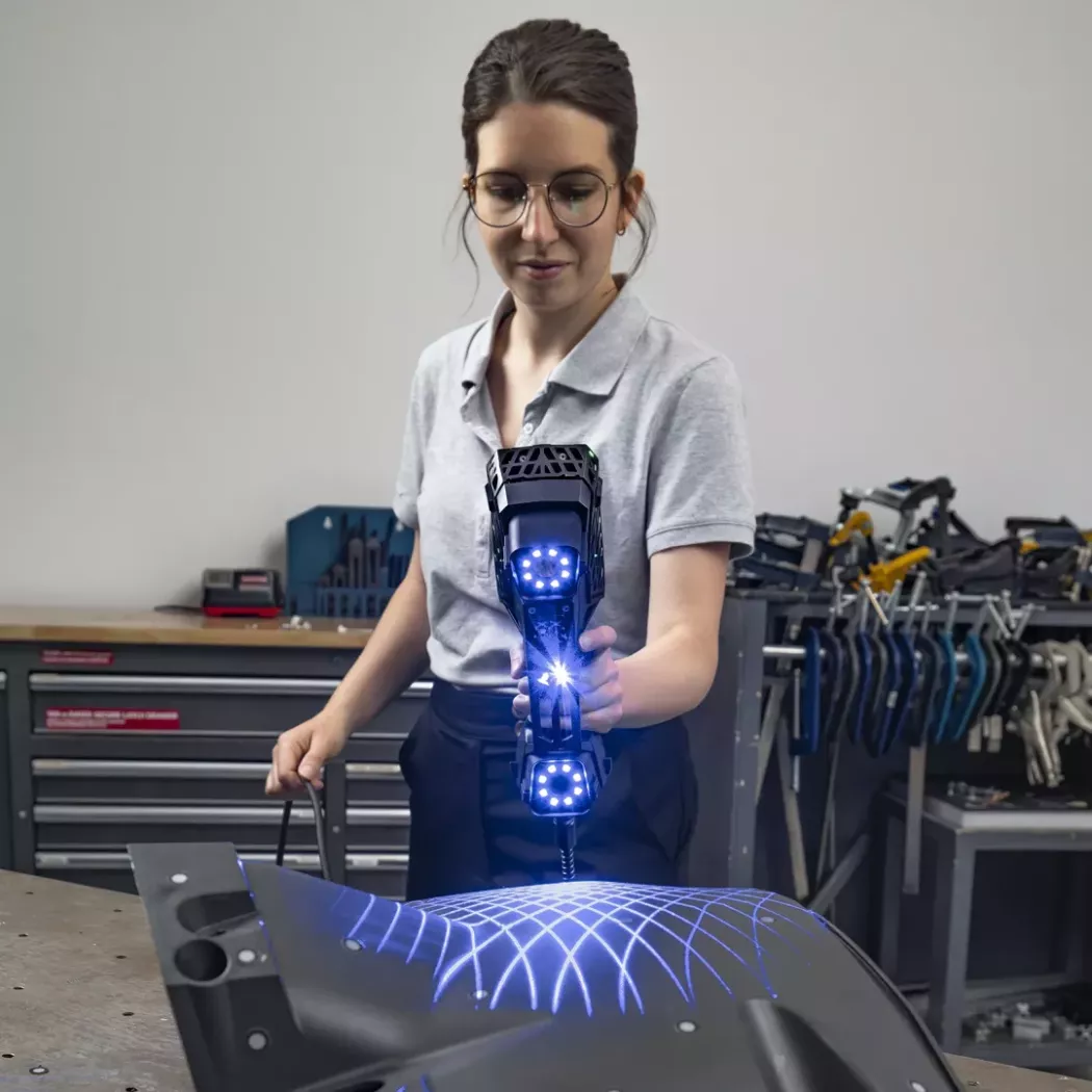 Precyzyjne skanowanie plastikowego komponentu za pomocą HandySCAN EVO z&nbsp;belką skalującą