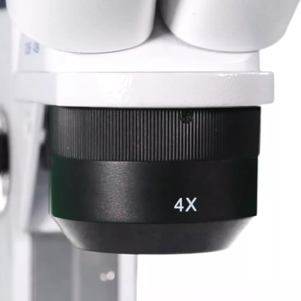 Obiektyw 4x mikroskopu stereoskopowego KERN OSF-4G – zbliżenie