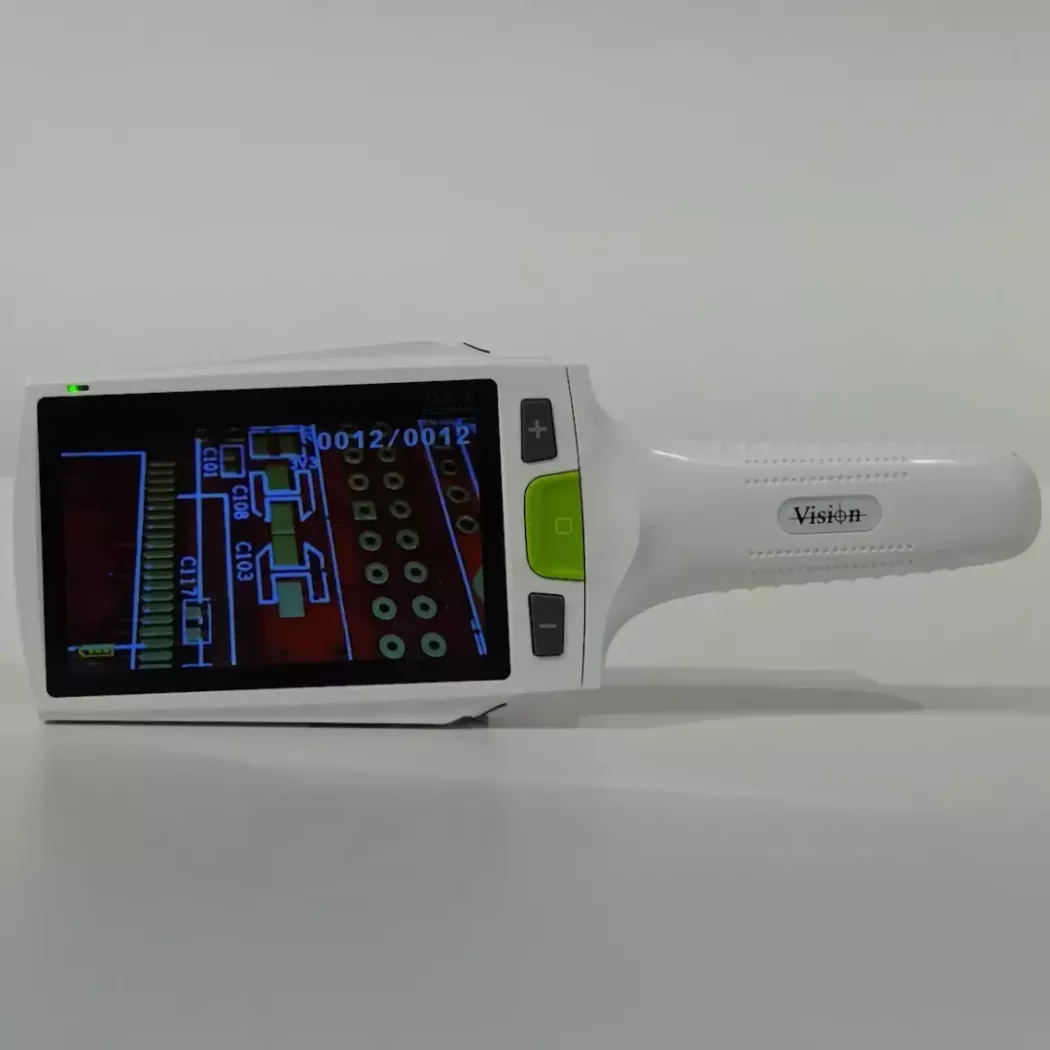 Cyfrowa lupa inspekcyjna Camβ prezentująca szczegóły obwodu drukowanego PCB na ekranie