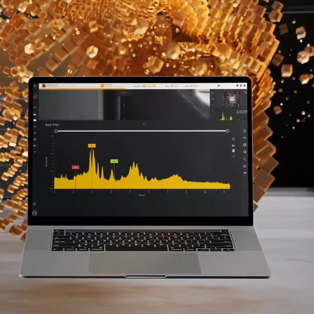 Widmo XRF w&nbsp;oprogramowaniu Fischer na laptopie – analiza składu i&nbsp;powłok