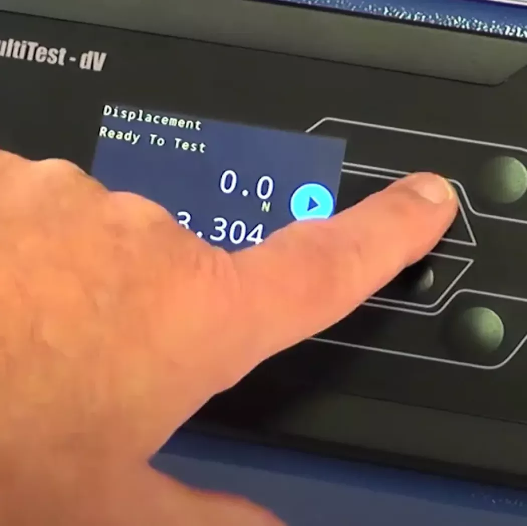 Ustawianie parametrów testu siły na panelu MultiTest-dV