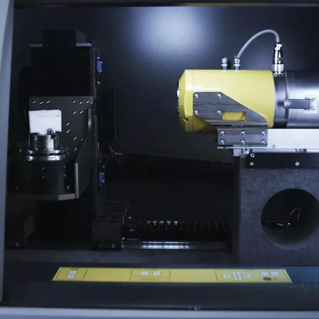 Tomograf rentgenowski Phoenix Nanotom M – widok na układ pomiarowy