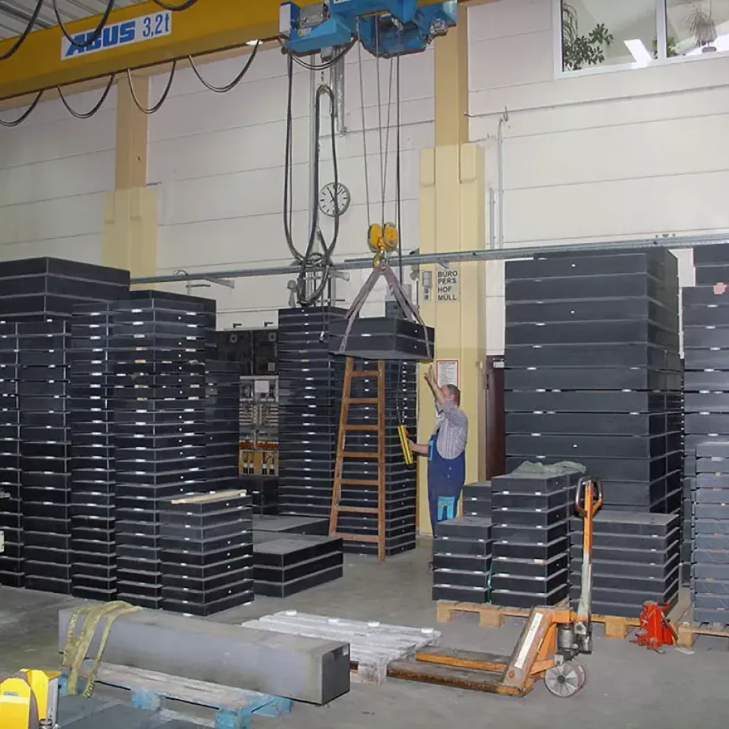 Magazyn płyt granitowych PLANOLITH – szybka dostępność