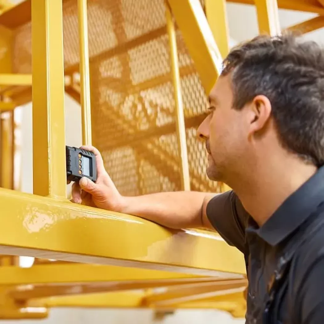 Kontrola grubości lakieru samochodowego miernikiem grubości powłok (sonda zewnętrzna)