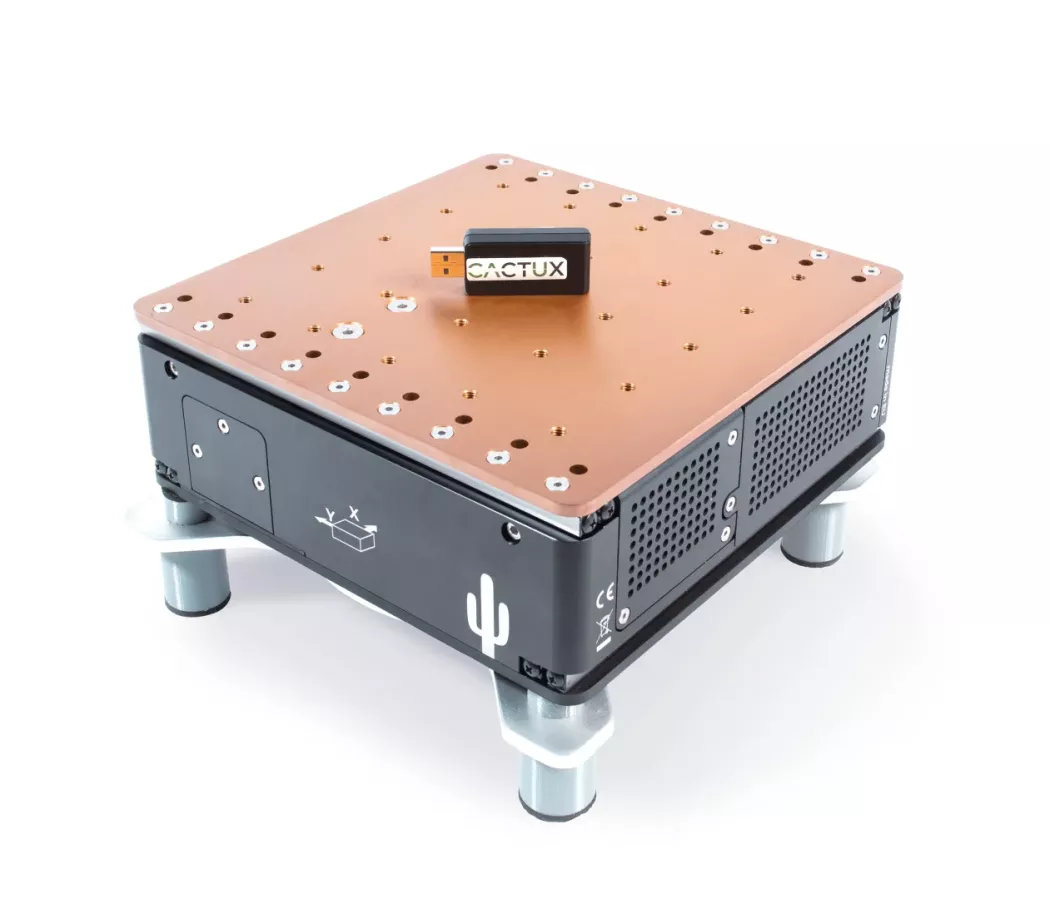 Zmotoryzowany stolik SaguaroX M z&nbsp;donglem USB do systemów tomografii komputerowej CT