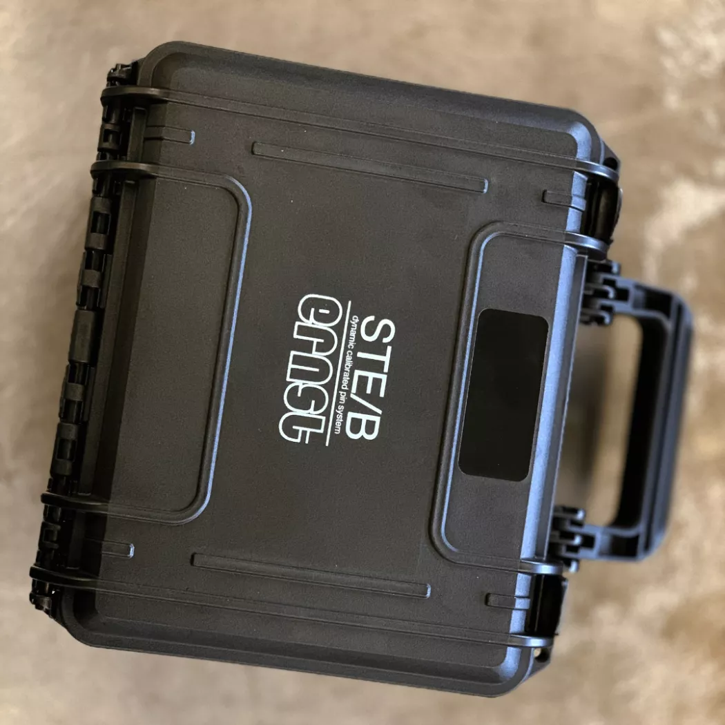 Walizka zestawu STE – przenośny twardościomierz Brinella do pomiarów w&nbsp;terenie