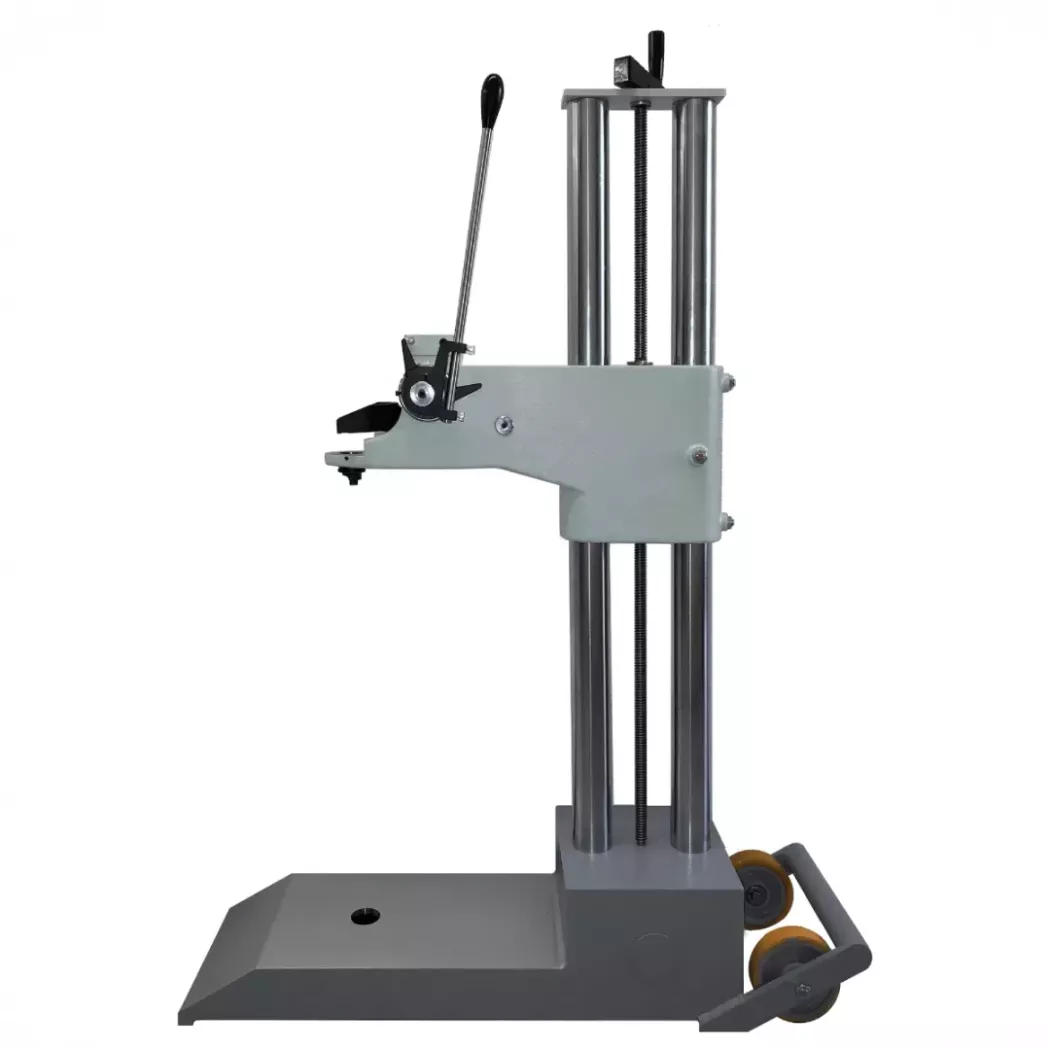 Stanowisko pomiarowe twardościomierza AT130D Ernst na stojaku do dużych detali