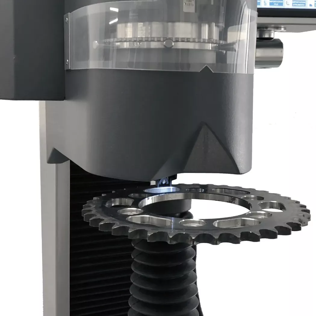 Głowica pomiarowa z&nbsp;osłoną w&nbsp;twardościomierzu automatycznym AT350 Ernst