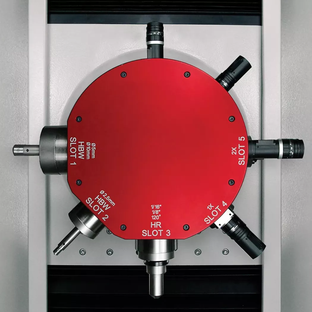 Głowica z&nbsp;rewolwerem i&nbsp;obiektywami w&nbsp;twardościomierzu Brinella AFFRI Easy Portal 3000