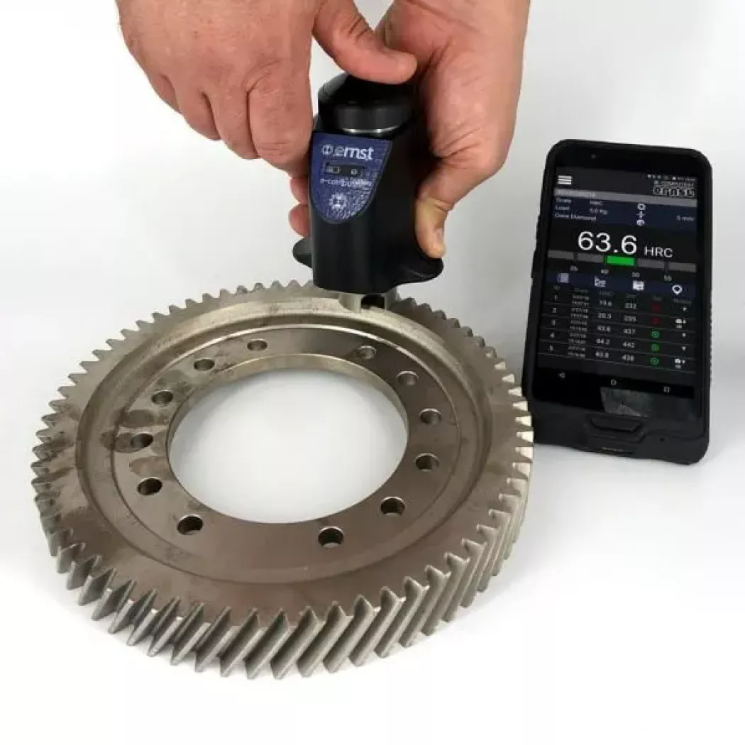 Ręczny pomiar twardości koła zębatego twardościomierzem Ernst e-Computest