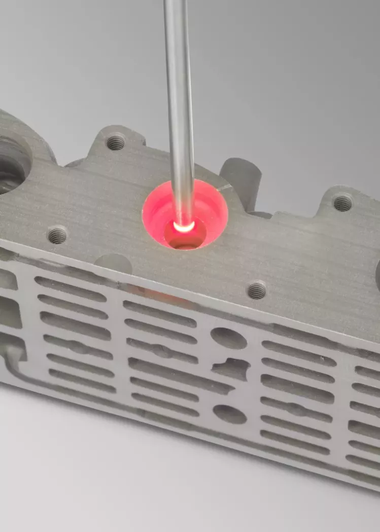 Laserowy pomiar komponentu przemysłowego czujnikiem HOMMEL-ETAMIC Visionline B5 – ITA Polska