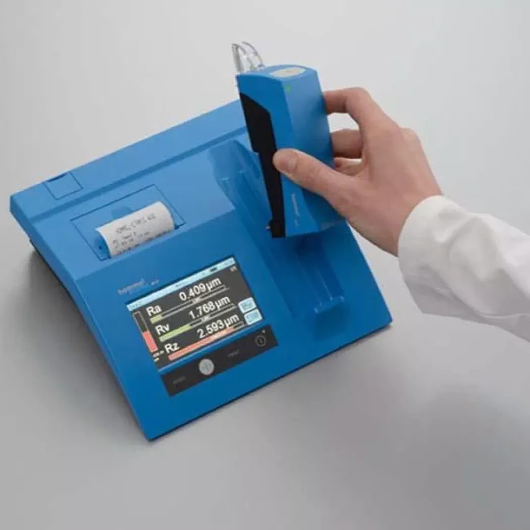 Pomiar chropowatości powierzchni za pomocą przenośnego profilometru Waveline W10
