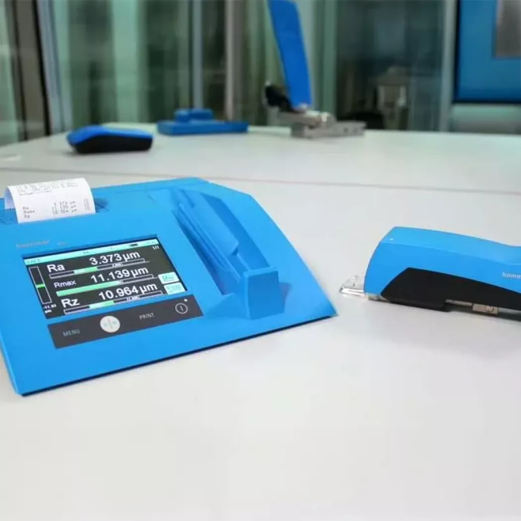 Ekran z&nbsp;wynikami pomiaru Ra, Rz, Rmax w&nbsp;urządzeniu Waveline W10